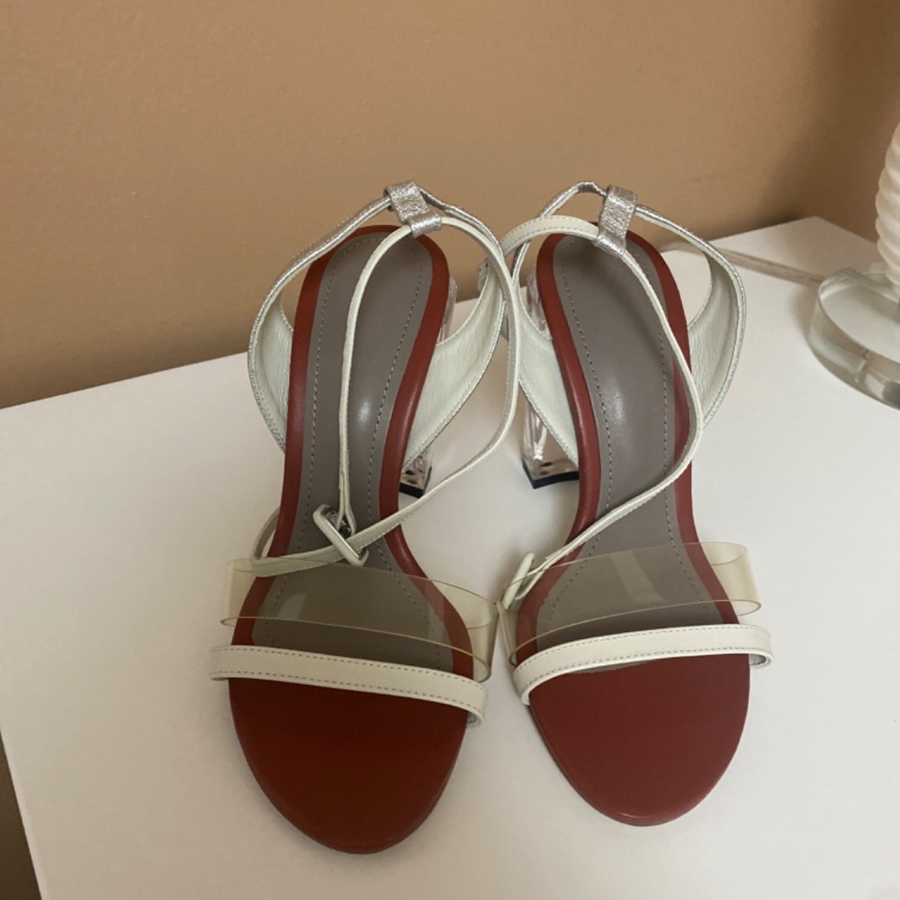 Brand new heels - Picture 4 of 4